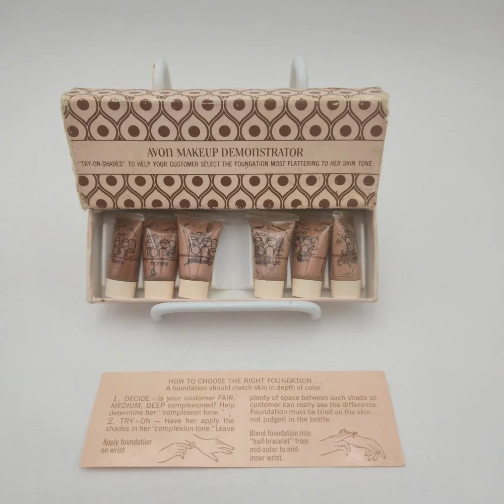 Vintage Avon AMM Advanced Moisture Makeup Demonstrator w Foundation Shade Kit Av